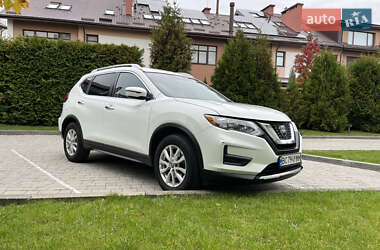 Позашляховик / Кросовер Nissan Rogue 2017 в Львові