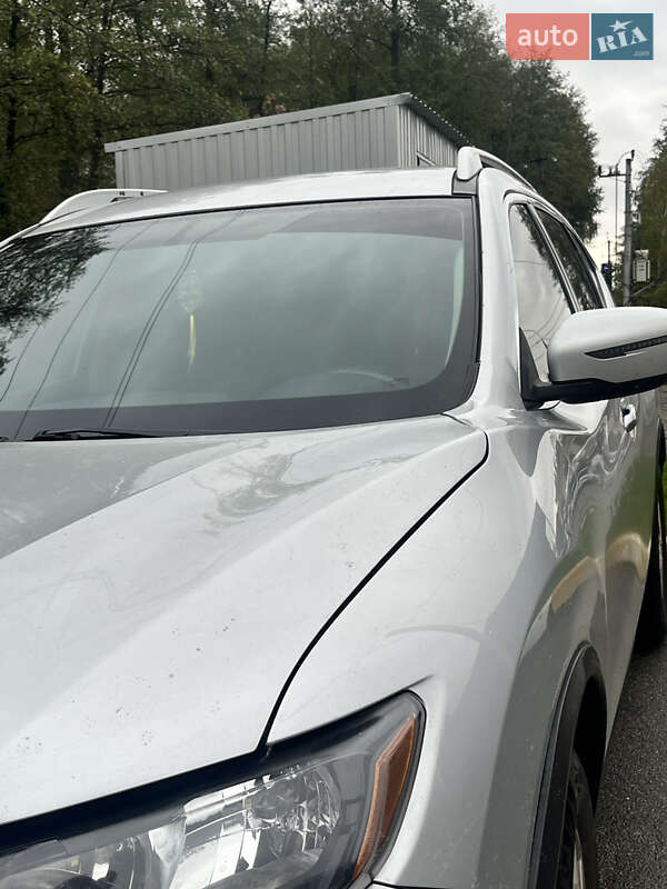 Внедорожник / Кроссовер Nissan Rogue 2016 в Ирпене