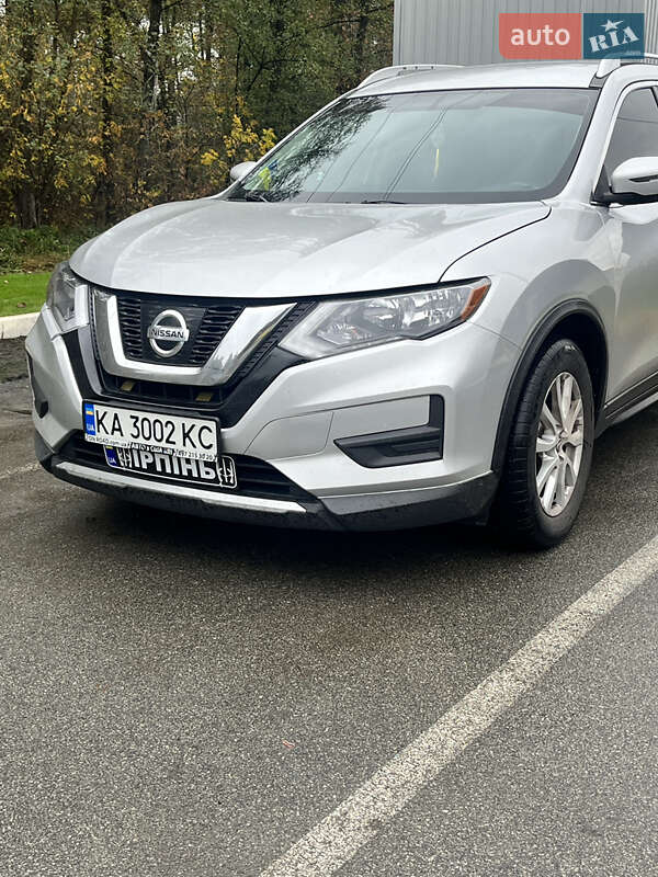 Внедорожник / Кроссовер Nissan Rogue 2016 в Ирпене