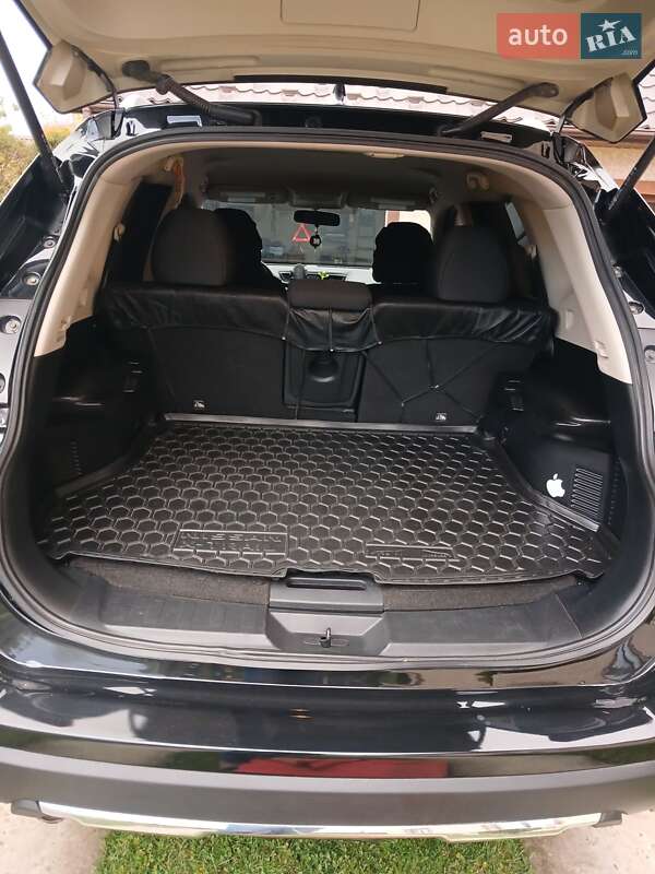 Позашляховик / Кросовер Nissan Rogue 2017 в Івано-Франківську