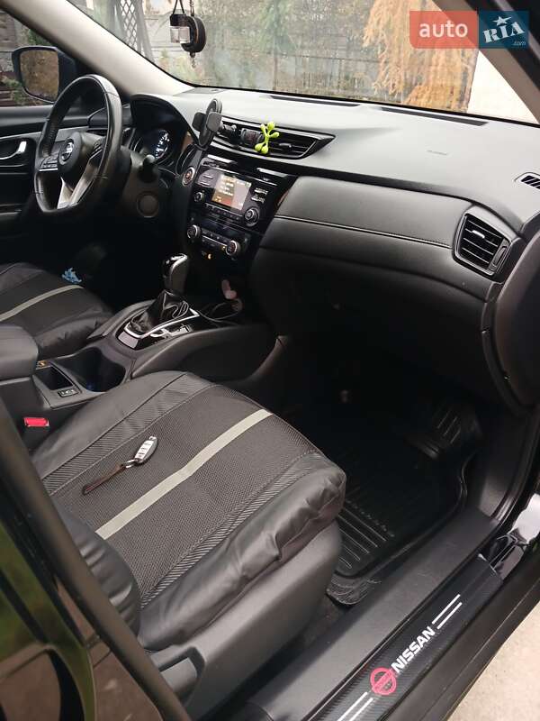 Позашляховик / Кросовер Nissan Rogue 2017 в Івано-Франківську