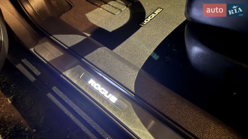 Позашляховик / Кросовер Nissan Rogue 2018 в Києві