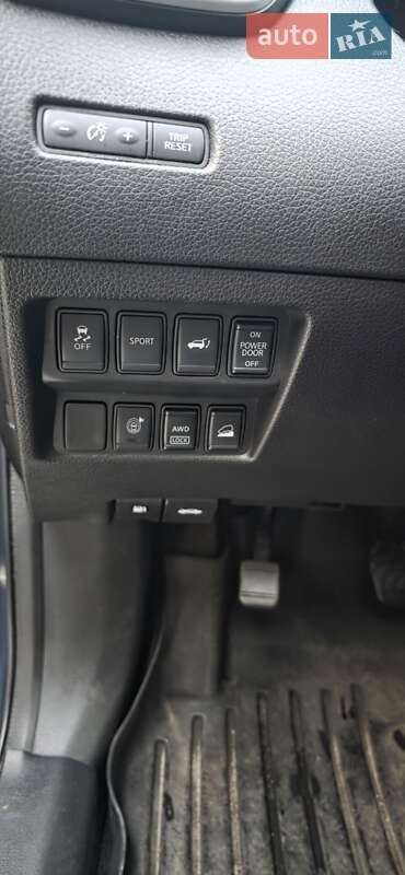 Внедорожник / Кроссовер Nissan Rogue 2014 в Киеве