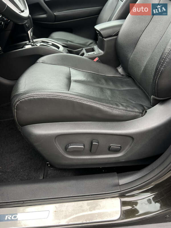 Внедорожник / Кроссовер Nissan Rogue 2016 в Киеве