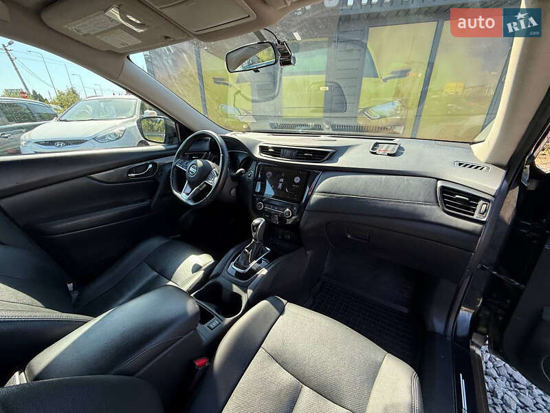 Внедорожник / Кроссовер Nissan Rogue 2018 в Стрые