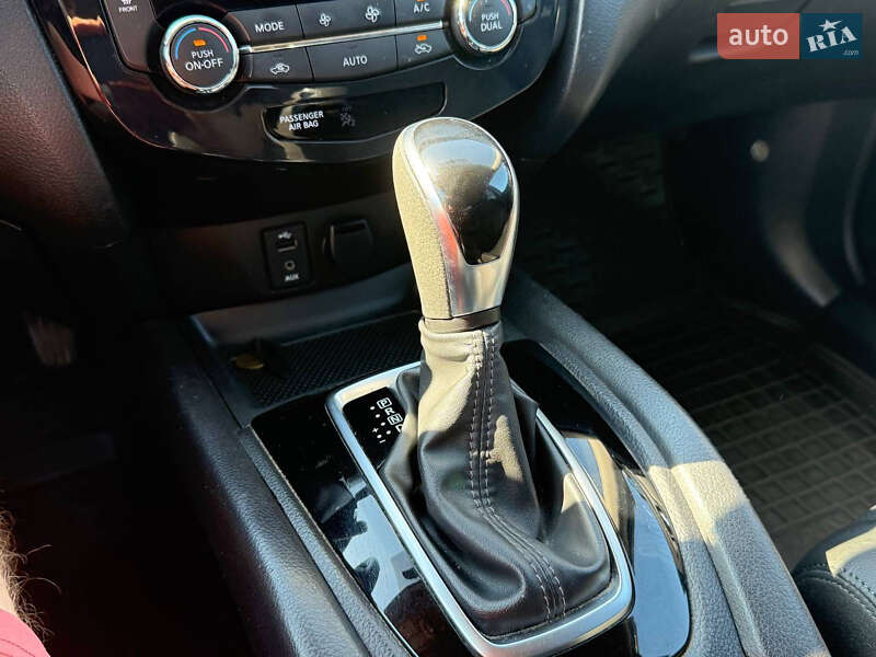 Внедорожник / Кроссовер Nissan Rogue 2018 в Стрые