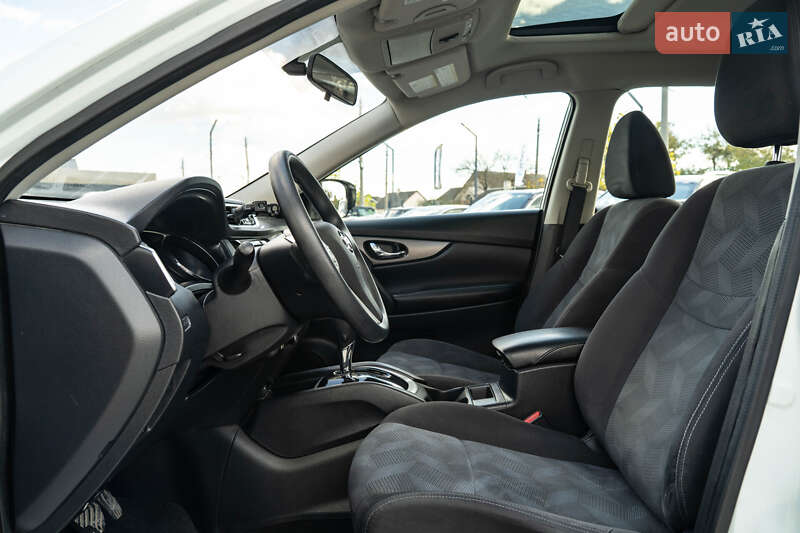 Позашляховик / Кросовер Nissan Rogue 2015 в Чернівцях