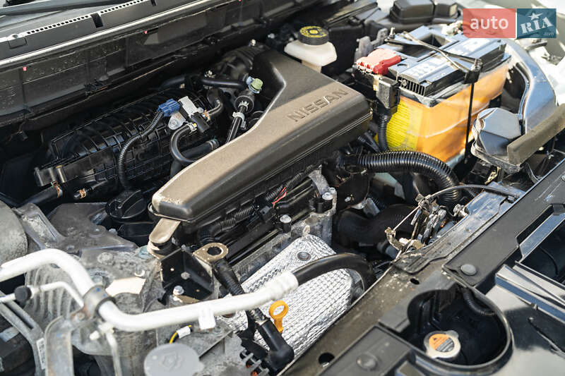 Позашляховик / Кросовер Nissan Rogue 2015 в Чернівцях