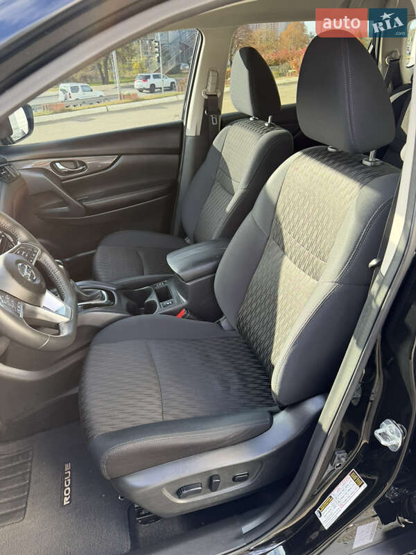 Внедорожник / Кроссовер Nissan Rogue 2018 в Киеве