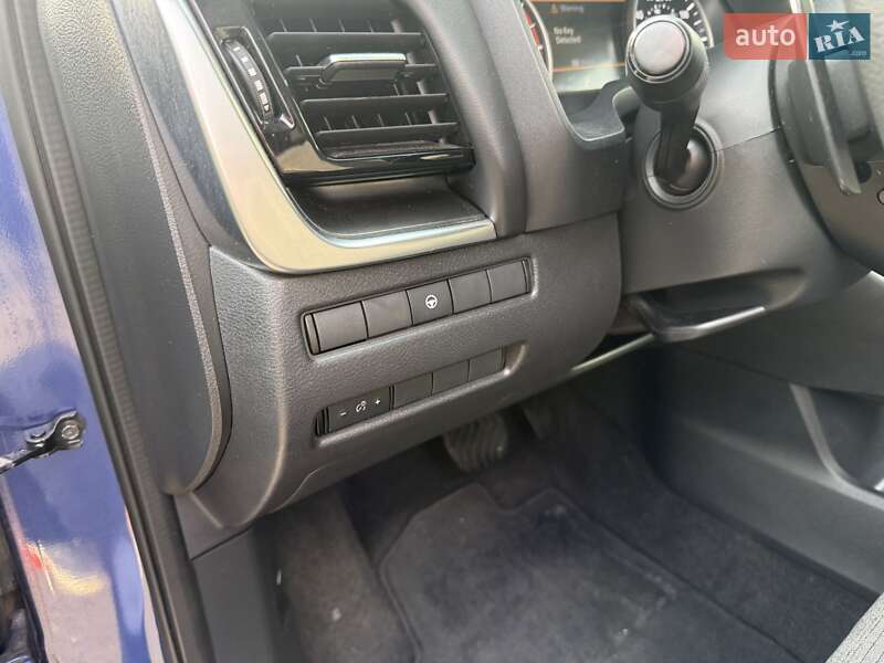 Внедорожник / Кроссовер Nissan Rogue 2021 в Киеве