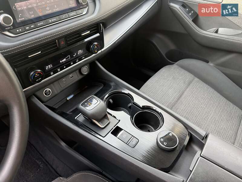 Внедорожник / Кроссовер Nissan Rogue 2021 в Киеве