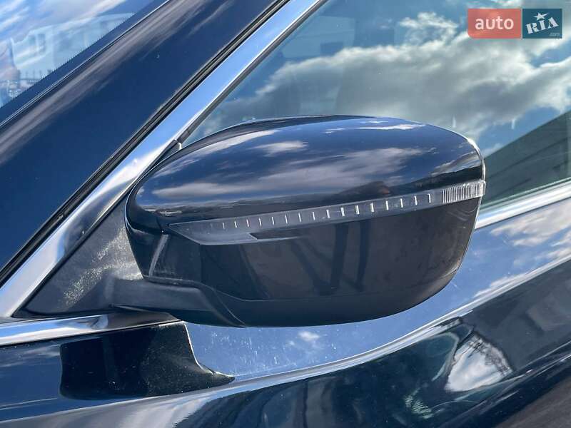 Позашляховик / Кросовер Nissan Rogue 2017 в Києві