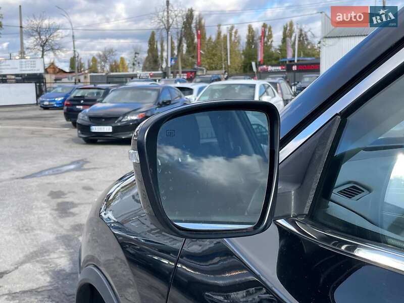 Позашляховик / Кросовер Nissan Rogue 2017 в Києві