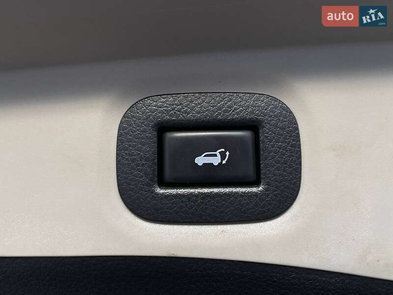 Позашляховик / Кросовер Nissan Rogue 2017 в Києві