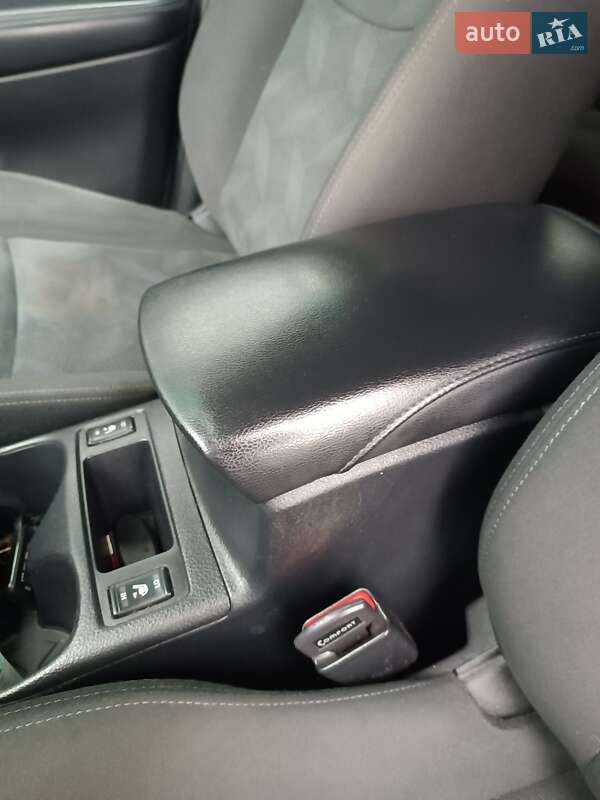 Позашляховик / Кросовер Nissan Rogue 2016 в Сарнах