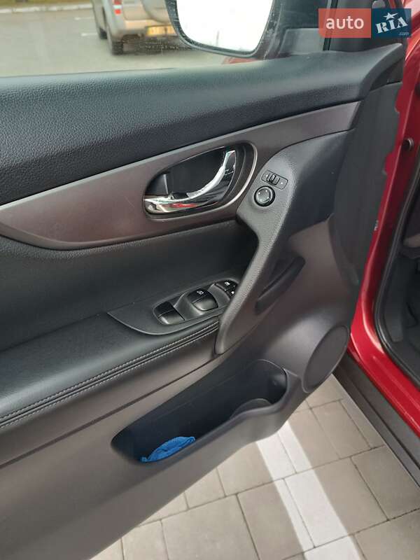 Позашляховик / Кросовер Nissan Rogue 2016 в Сарнах