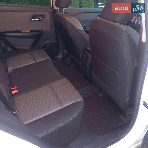 Внедорожник / Кроссовер Nissan Rogue 2023 в Львове