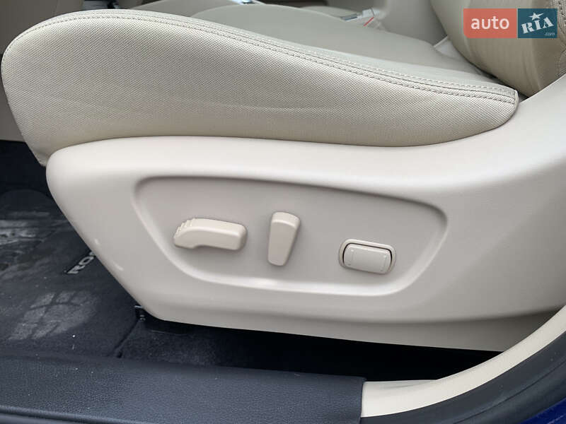 Внедорожник / Кроссовер Nissan Rogue 2018 в Полтаве