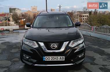 Внедорожник / Кроссовер Nissan Rogue 2017 в Харькове