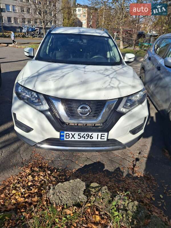 Внедорожник / Кроссовер Nissan Rogue 2017 в Хмельницком