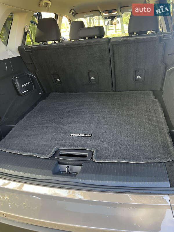 Внедорожник / Кроссовер Nissan Rogue 2024 в Тернополе