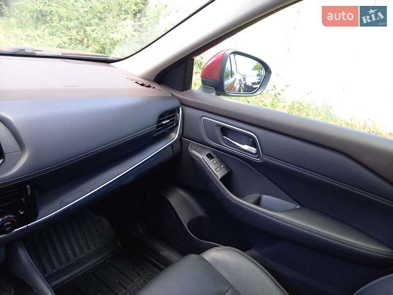 Внедорожник / Кроссовер Nissan Rogue 2020 в Черкассах