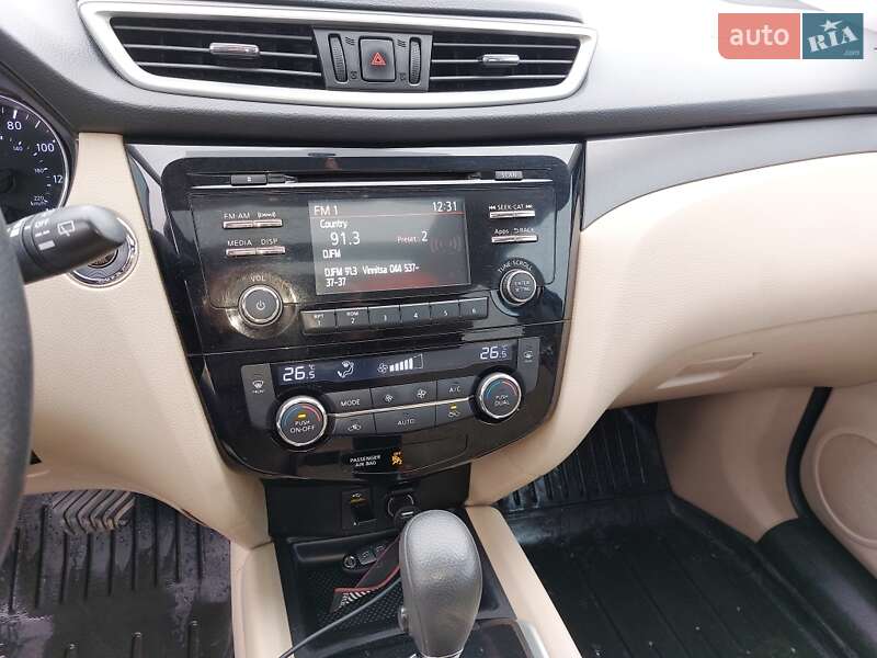 Внедорожник / Кроссовер Nissan Rogue 2016 в Виннице