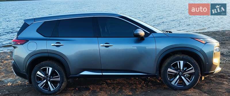 Внедорожник / Кроссовер Nissan Rogue 2022 в Первомайске