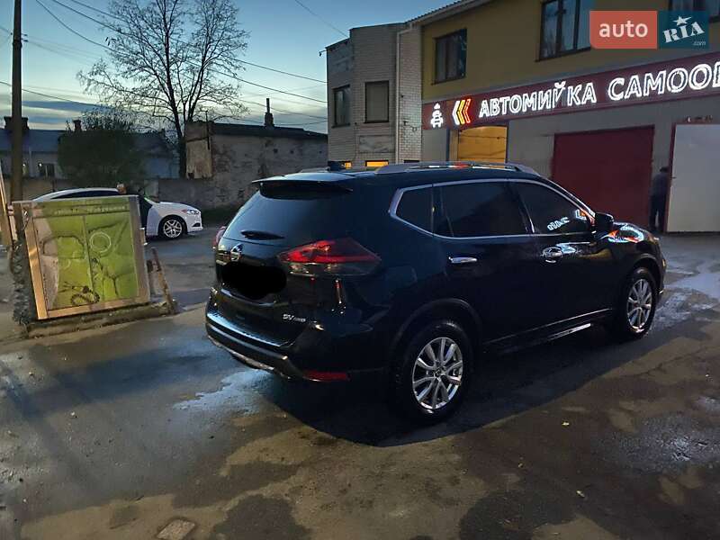 Позашляховик / Кросовер Nissan Rogue 2018 в Чернігові