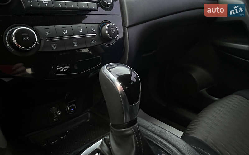 Внедорожник / Кроссовер Nissan Rogue 2017 в Коломые