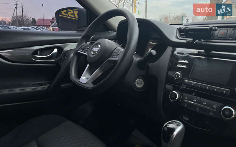 Внедорожник / Кроссовер Nissan Rogue 2017 в Коломые