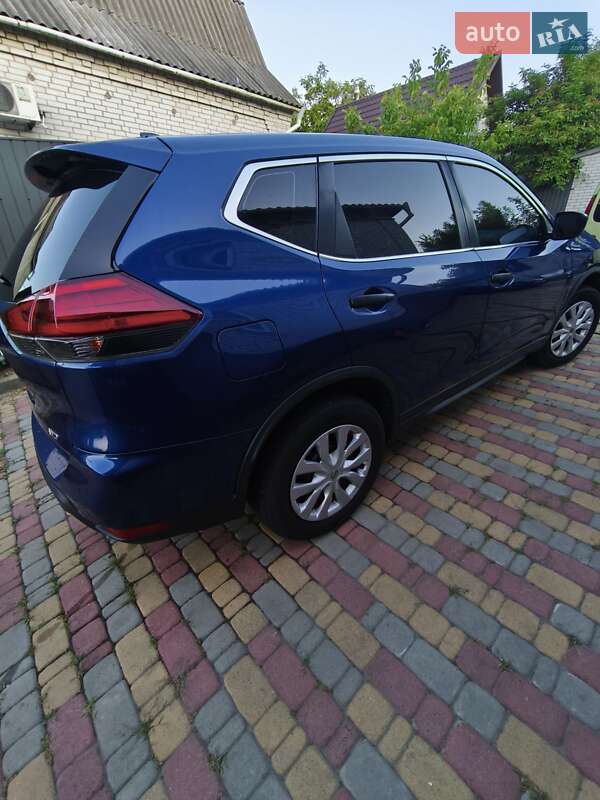 Внедорожник / Кроссовер Nissan Rogue 2017 в Ракитном