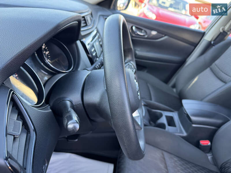 Позашляховик / Кросовер Nissan Rogue 2017 в Луцьку