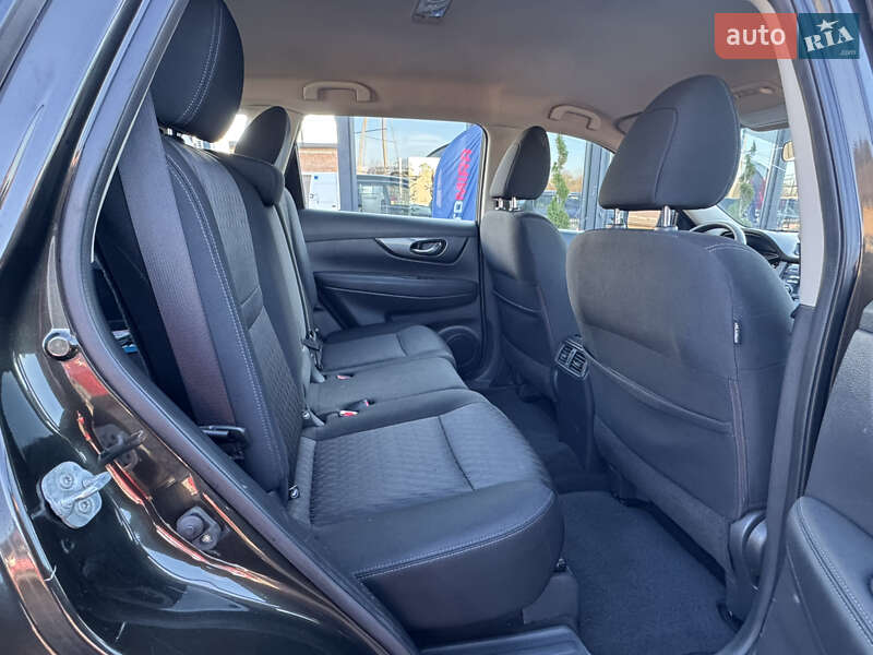 Позашляховик / Кросовер Nissan Rogue 2017 в Луцьку