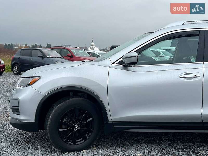 Внедорожник / Кроссовер Nissan Rogue 2017 в Львове
