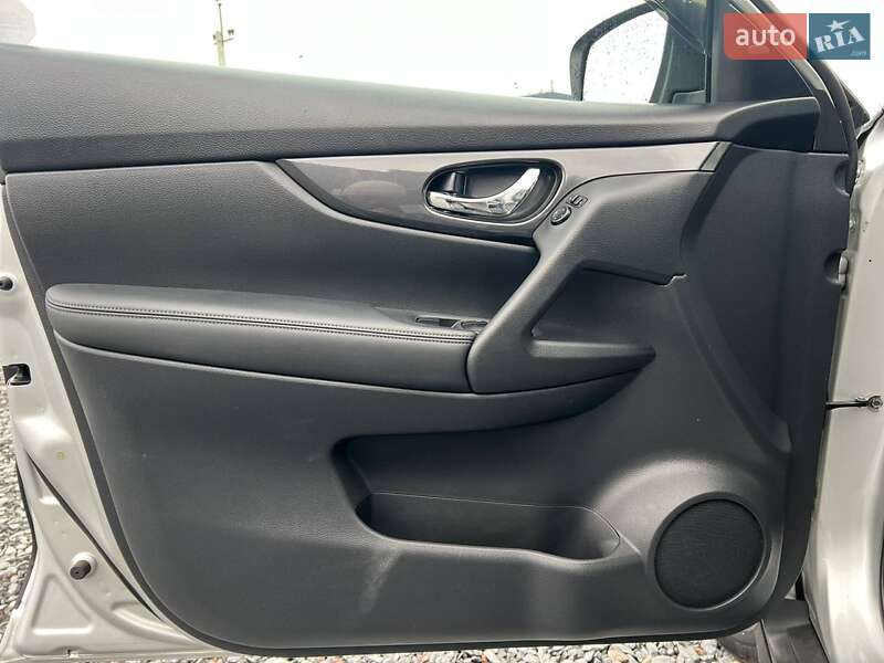 Внедорожник / Кроссовер Nissan Rogue 2017 в Львове