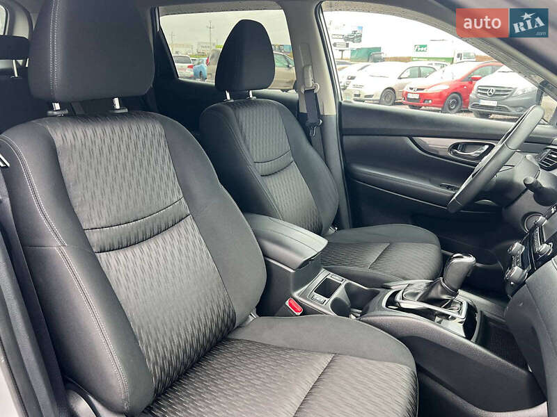 Внедорожник / Кроссовер Nissan Rogue 2017 в Львове