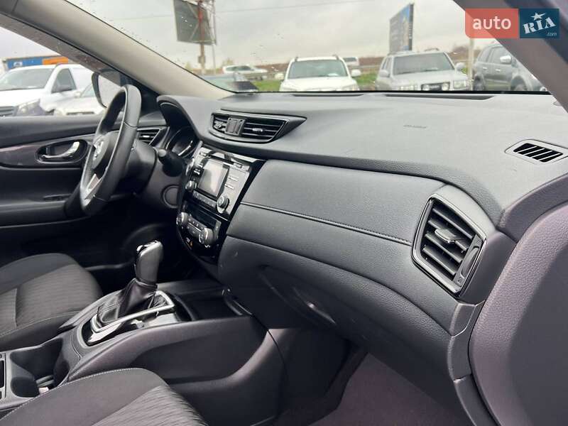 Внедорожник / Кроссовер Nissan Rogue 2017 в Львове