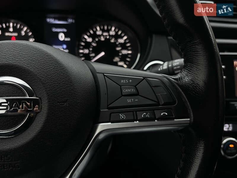 Позашляховик / Кросовер Nissan Rogue 2016 в Миколаєві