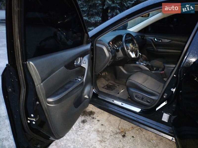 Внедорожник / Кроссовер Nissan Rogue 2018 в Харькове