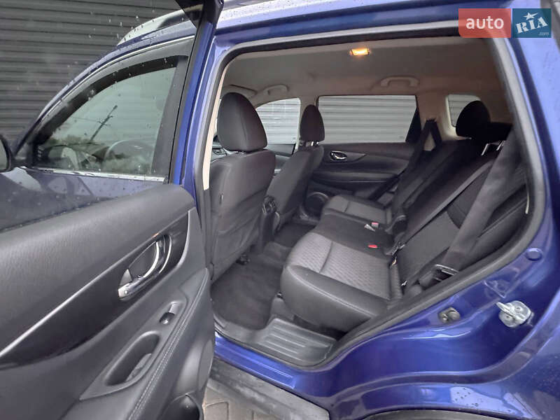 Позашляховик / Кросовер Nissan Rogue 2017 в Кам'янському