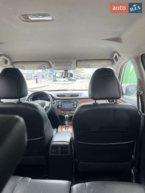 Внедорожник / Кроссовер Nissan Rogue 2014 в Вишневом фото 5 Внедорожник / Кроссовер Nissan Rogue 2014 в Вишневом