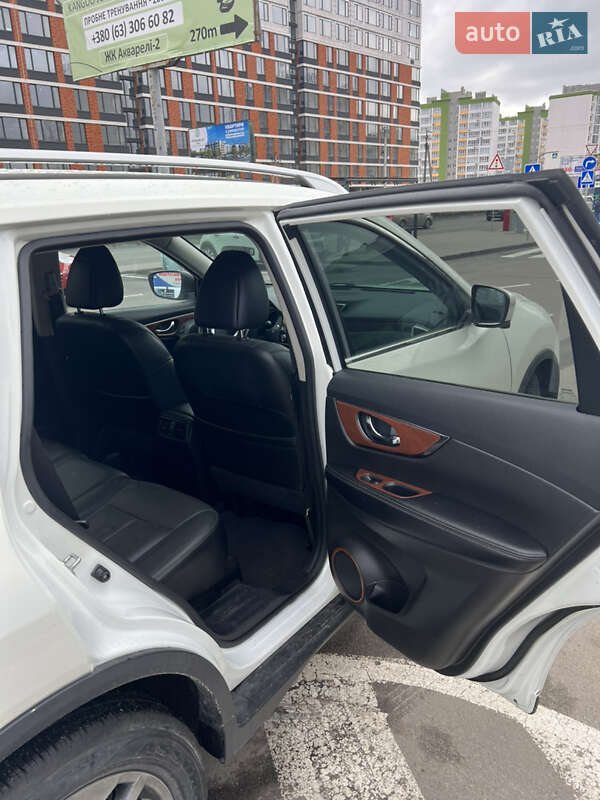 Внедорожник / Кроссовер Nissan Rogue 2014 в Вишневом фото 31 Внедорожник / Кроссовер Nissan Rogue 2014 в Вишневом