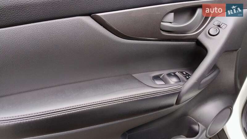 Внедорожник / Кроссовер Nissan Rogue 2019 в Ровно