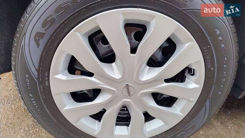 Внедорожник / Кроссовер Nissan Rogue 2019 в Ровно