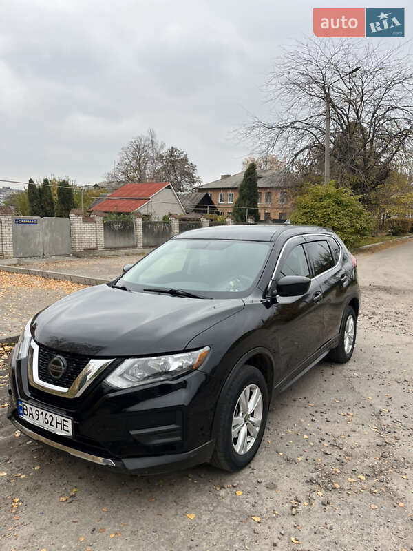 Внедорожник / Кроссовер Nissan Rogue 2018 в Александрие