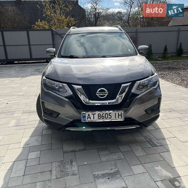 Внедорожник / Кроссовер Nissan Rogue 2016 в Калуше