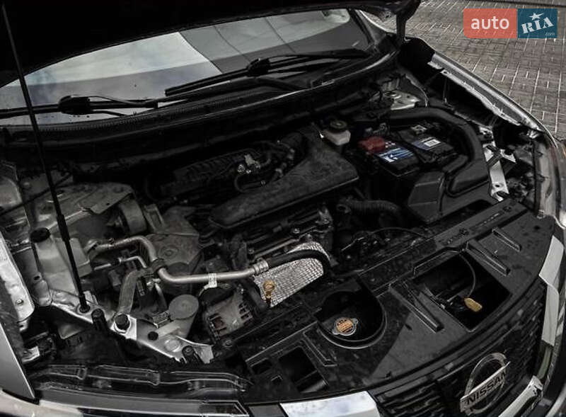 Внедорожник / Кроссовер Nissan Rogue 2016 в Ирпене