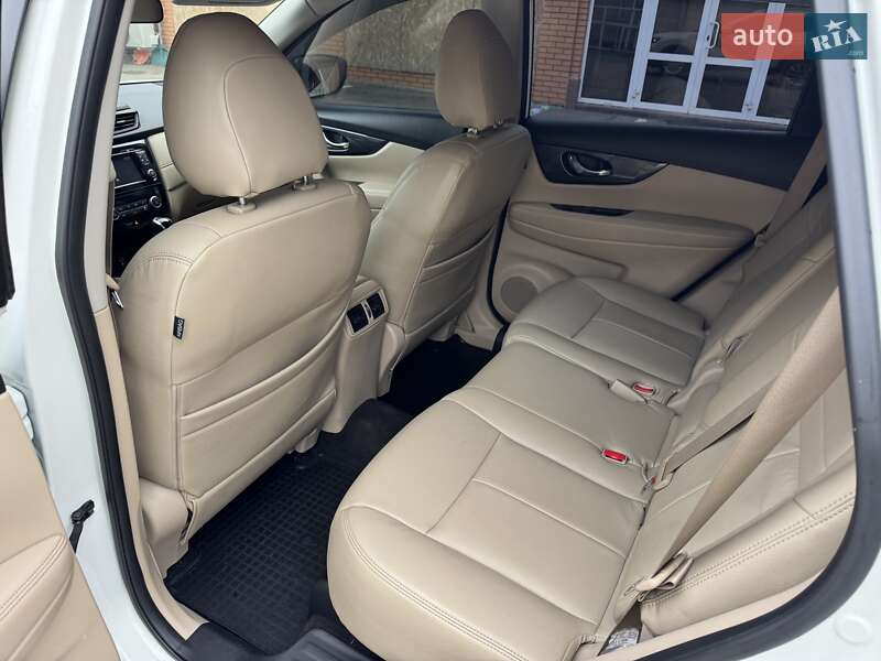 Внедорожник / Кроссовер Nissan Rogue 2017 в Харькове