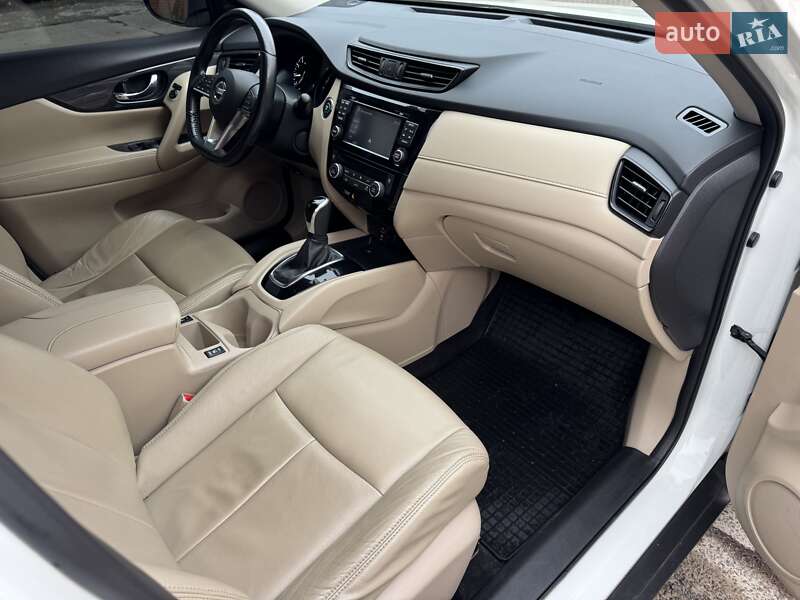 Внедорожник / Кроссовер Nissan Rogue 2017 в Харькове